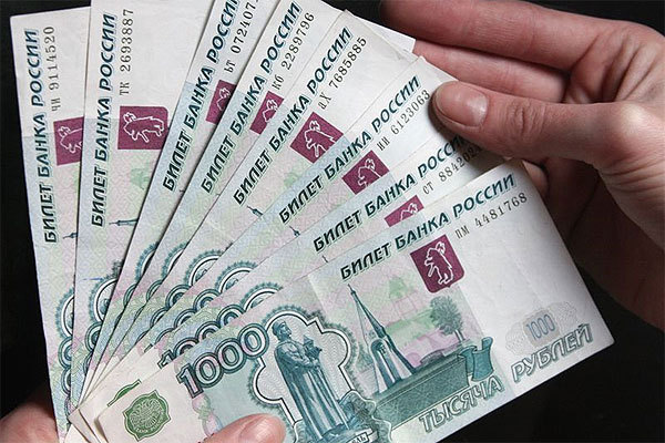 Официальный курс на 20 августа: рубль обрушился почти на 2%