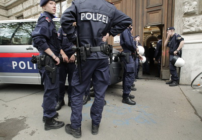 Полиция: при пересечении границы Австрии 50 мигрантов уже были мертвы