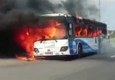 В Баку сгорел автобус – ФОТО – ВИДЕО – ОБНОВЛЕНО