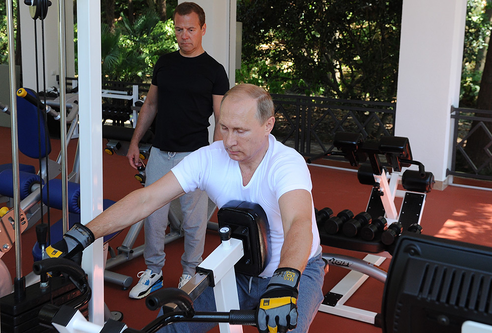 Путин и Медведев провели совместную тренировку - ФОТО