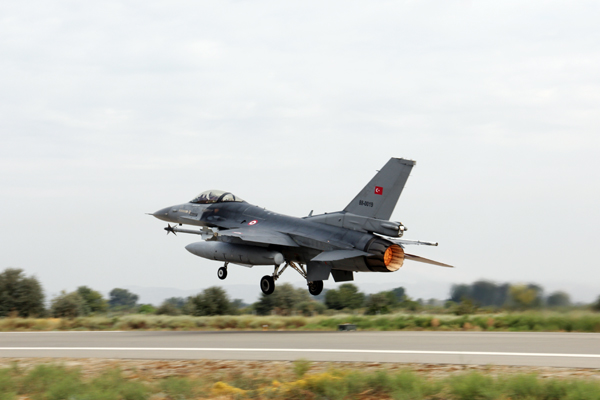Продолжаются учения ВВС Азербайджана и Турции с использованием истребителей -  ФОТО
