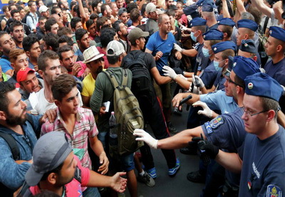 ТВ: активисты из Венгрии и Сербии провели акцию в защиту мигрантов