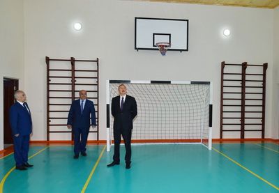 Ильхам Алиев ознакомился с работами, проведенными в Лицее с уклоном физики, математики и информатики - ФОТО