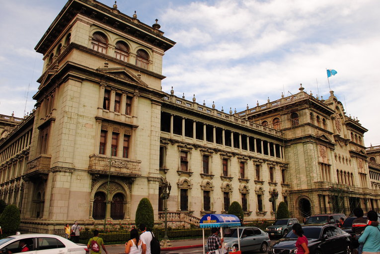 Суд Гватемалы выдал ордер на арест президента страны