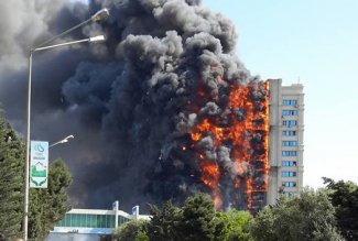 Продлен срок ареста обвиняемых в пожаре на проспекте Азадлыг в Баку, во время которого погибли 15 человек