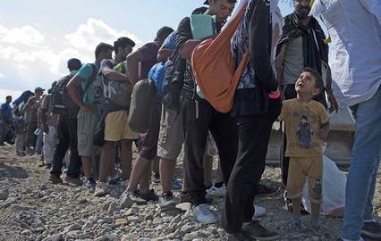 Венгрия предложила доставить мигрантов до Австрии на автобусах