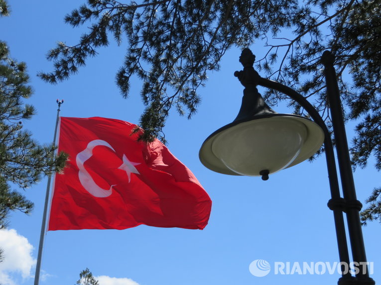 Вице-премьер Турции исключен из националистической партии