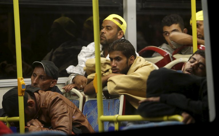 СМИ: более шести тысяч беженцев уже прибыли в Австрию в субботу