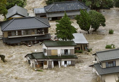 Более 150 тысяч человек эвакуированы из-за наводнения в Японии