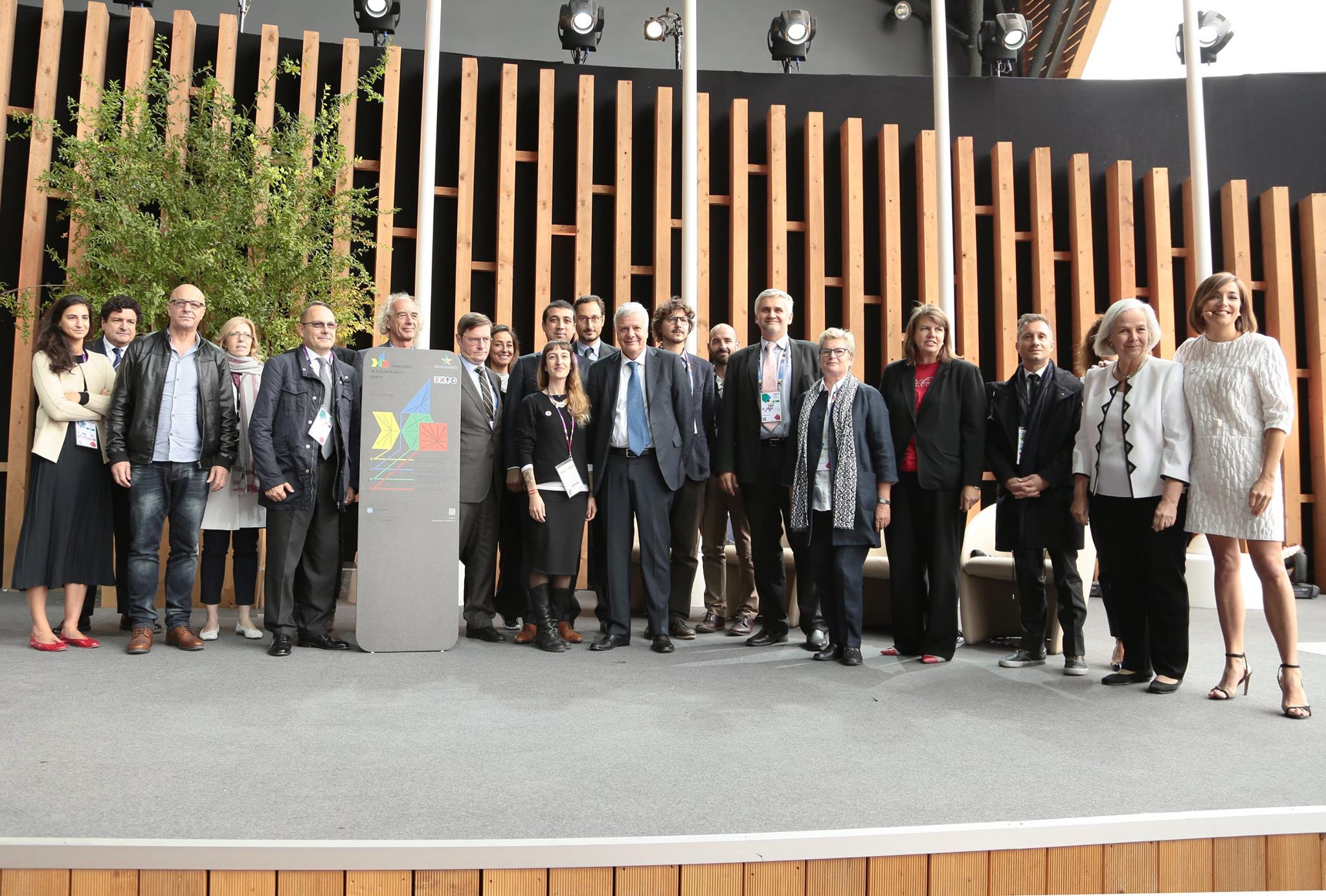 Азербайджанский павильон на всемирной выставке Milan Expo 2015 удостоен награды - ФОТО