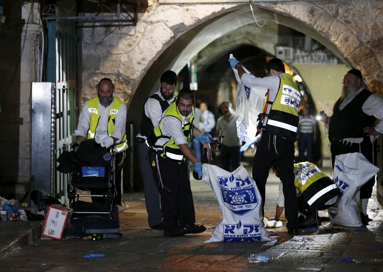 Медики: 220 палестинцев пострадали в столкновениях с военными Израиля