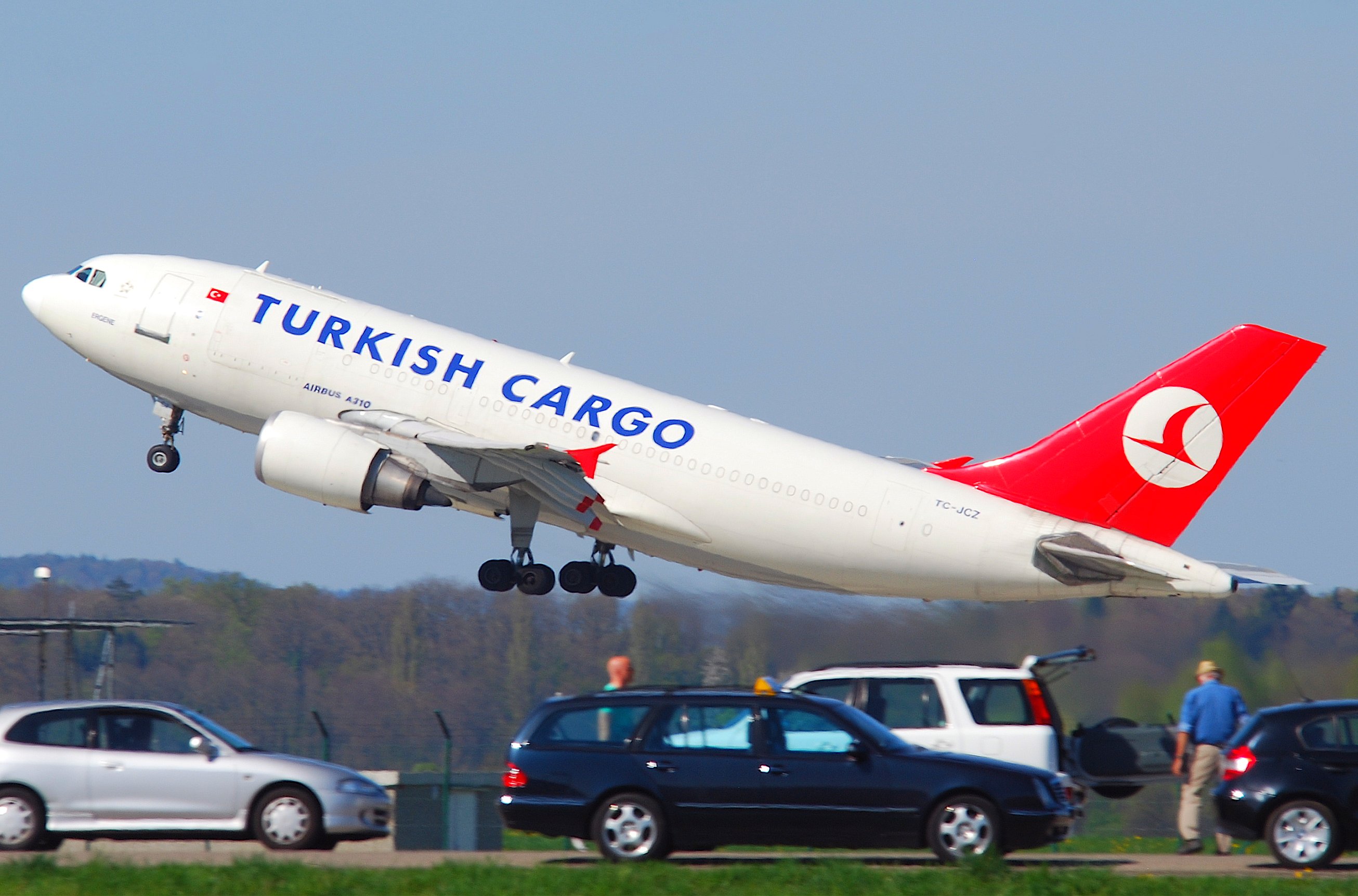 Процесс снижения объема авиационных грузоперевозок продолжится - Turkish Airlines Cargo