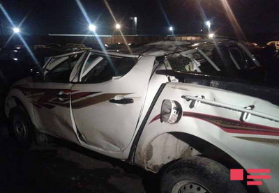 В Баку перевернулся автомобиль, 2 погибших, 6 раненых - ФОТО