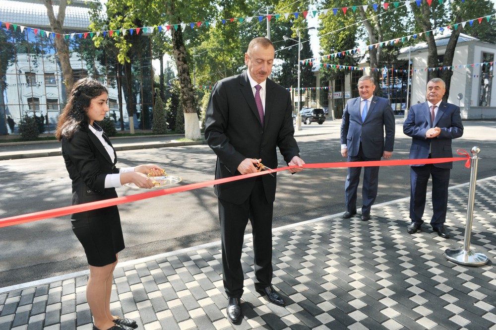 Ильхам Алиев принял участие в открытии нового административного здания Гейчайской районной организации ПЕА - ФОТО