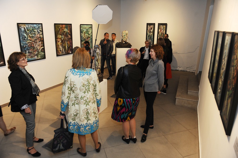 В галерее YAY состоялось открытие выставки «Преломление» - ФОТО