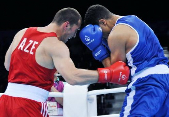 Азербайджанский боксер вышел в полуфинал чемпионата мира в Катаре