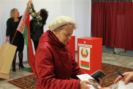 Наблюдатели от Азербайджана осуществляют мониторинг на выборах Президента Беларуси