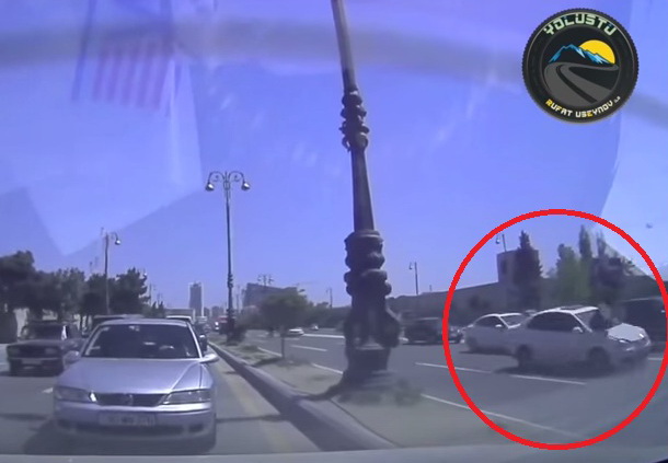 В Баку автомобиль на полной скорости сбил пешехода, подбросив его в воздух - ВИДЕО