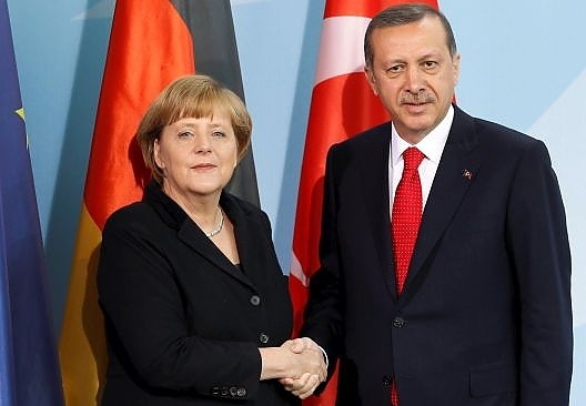 Зачем Меркель поехала к «своему спасителю» в Анкару?