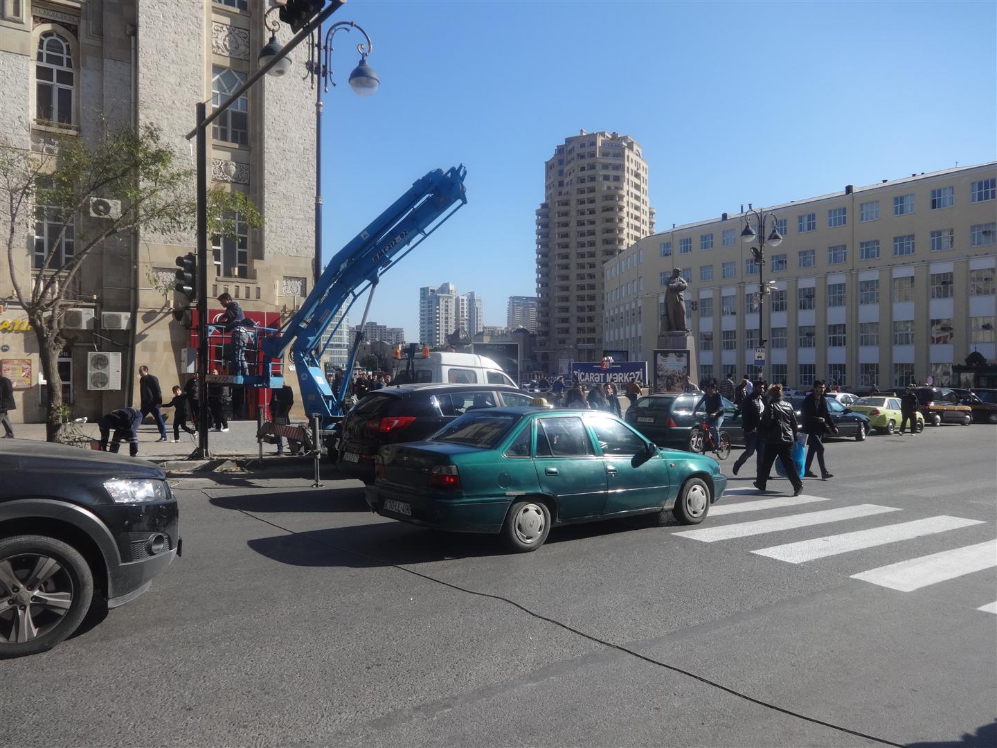 Новый светофор спровоцировал большую пробку в центре Баку – ФОТО