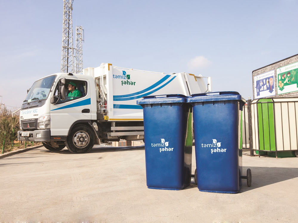 При сборе бытовых отходов в одном из районов Баку используются специальные технологии – ФОТО