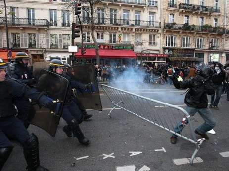 СМИ: около 100 человек задержаны на митинге в защиту экологии в Париже