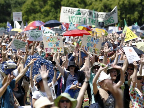 Тысячи австралийцев вышли на марш в защиту климата Земли