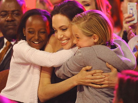 Анджелина Джоли: «В 14 лет я уже жила с парнем. Надеюсь, мои дети не повторят мои безумства»