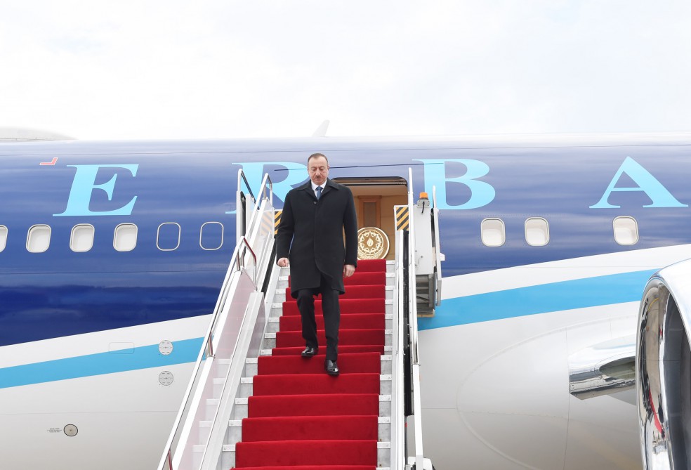 Ильхам Алиев прибыл в Нахчыван - ФОТО