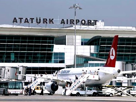 Ошибка сотрудников турецкого аэропорта позволила пассажирам въехать в Турцию без паспортного контроля