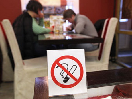 В Азербайджане вводится штраф за курение в неустановленных местах