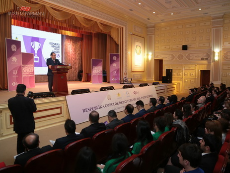 В Азербайджане завершились дебаты, объединившие около 1000 молодых людей из 10 регионов страны - ФОТО