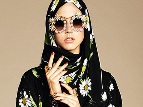Итальянский бренд Dolce & Gabbana выпустил капсульную коллекцию хиджабов и абай – ФОТО