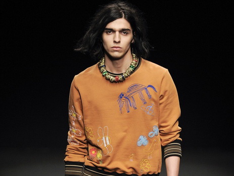 Азербайджанец вышел на подиум в рамках показа Вивьен Вествуд на Миланской Неделе моды – ФОТО – ВИДЕО