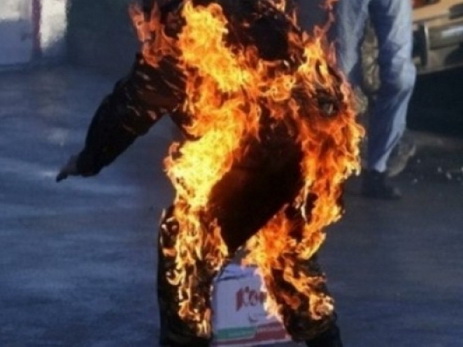 В Баку мужчина пытался совершить акт самосожжения