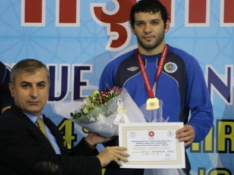 Азербайджанский борец выиграл золото в заключительный день турнира в Турции