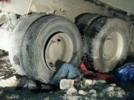 В Баку грузовик раздавил мужчину – ФОТО
