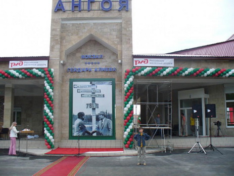 Памятник Гейдару Алиеву в знак дружбы и благодарности