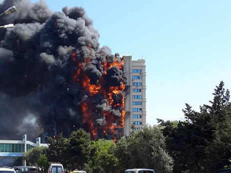 Продлен срок ареста обвиняемых в пожаре на проспекте Азадлыг в Баку, во время которого погибли 15 человек