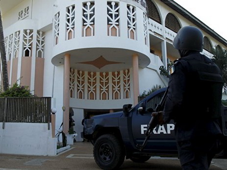 Боевики напали на отель с туристами в Кот-д'Ивуаре