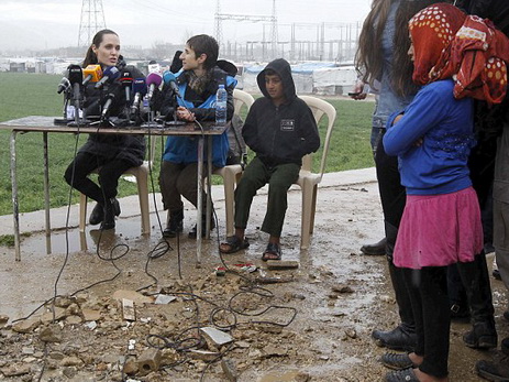 Анджелина Джоли встретилась с сирийскими беженцами - ФОТО