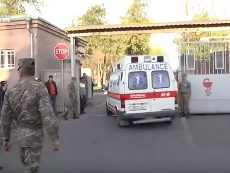 Раненных армянских военнослужащих размещают в Центральный военный клинический госпиталь в Ереване - ВИДЕО