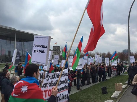 Sarkisyan Almaniyada etirazla qarşılandı – FOTO – VİDEO