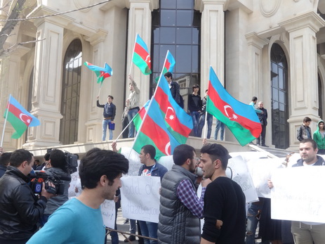 Участники акции протеста обвинили Али Керимли в служении армянам - ФОТО