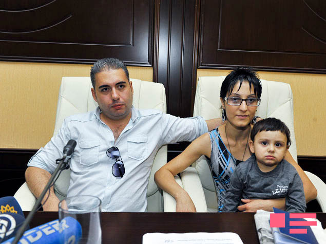 Армянский правозащитник, бежавший в Азербайджан, переправлен в третью страну