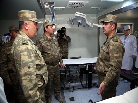 Müdafiə naziri cəbhə bölgəsində mobil səhra hospitallardan birində olub – FOTO