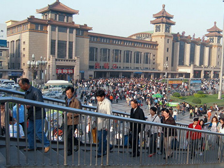 В Китае фургон врезался в толпу людей, 13 человек погибли, более 10 ранены