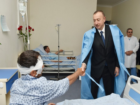Ильхам Алиев навестил раненых, проходящих лечение в Бардинском лечебно-диагностическом центре - ФОТО