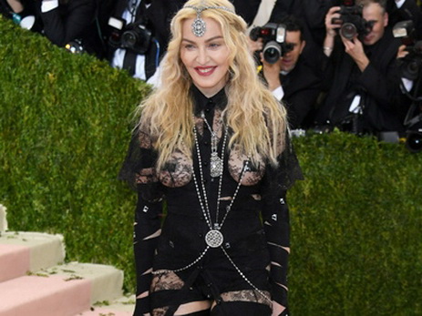 Мадонна прокомментировала скандальный наряд на Met Gala: «Это политическое заявление» - ФОТО