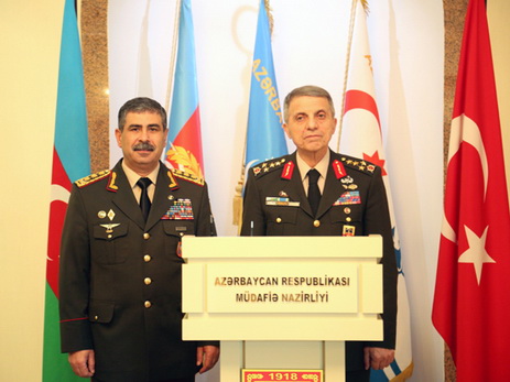 Закир Гасанов обсудил военное сотрудничество с командующим Силами жандармерии Турции – ФОТО